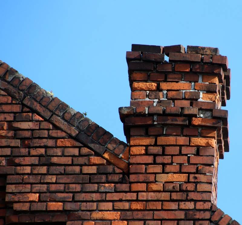 Signs Your Winnetka Home Needs a Chimney Inspection Damaged chimney on an Winnetka home showing cracks and missing mortar